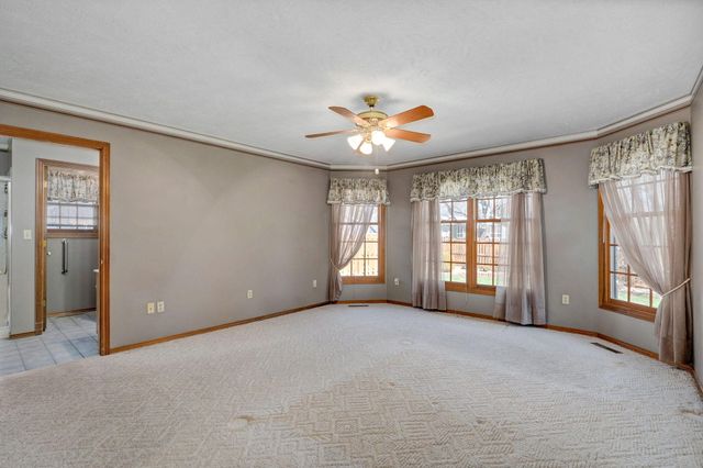 2524 S Overhill Avenue, Springfield, MO 65807