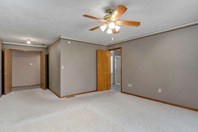 2524 S Overhill Avenue, Springfield, MO 65807