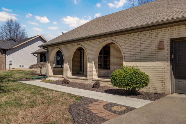 2524 S Overhill Avenue, Springfield, MO 65807