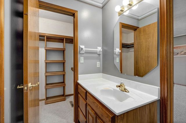 2524 S Overhill Avenue, Springfield, MO 65807