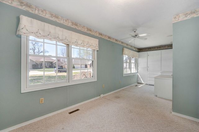 2524 S Overhill Avenue, Springfield, MO 65807