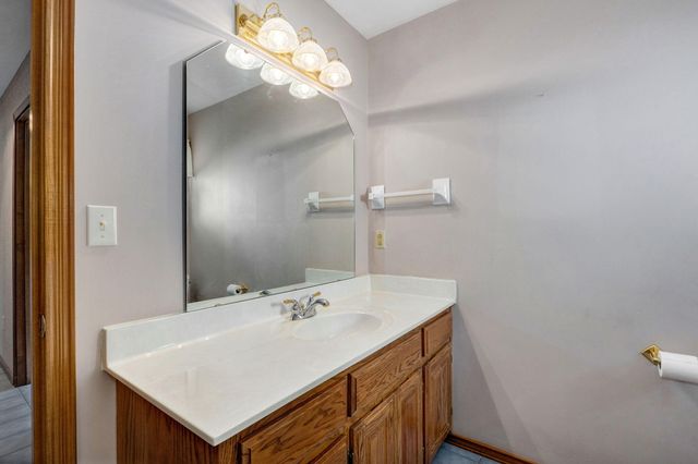 2524 S Overhill Avenue, Springfield, MO 65807