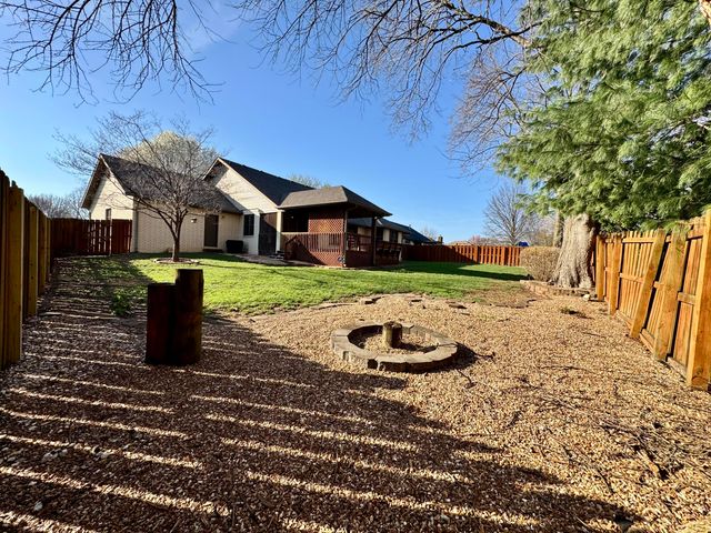 2524 S Overhill Avenue, Springfield, MO 65807