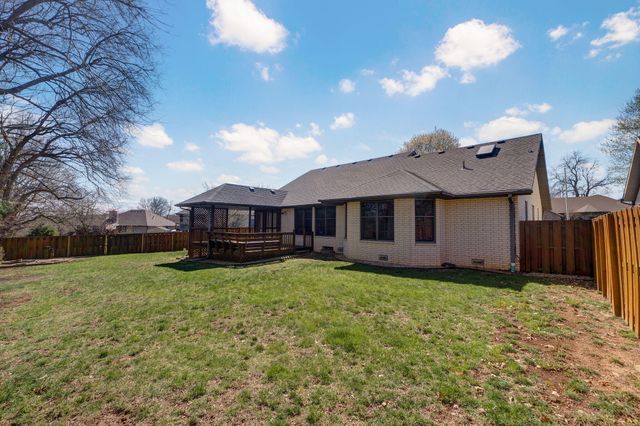 2524 S Overhill Avenue, Springfield, MO 65807