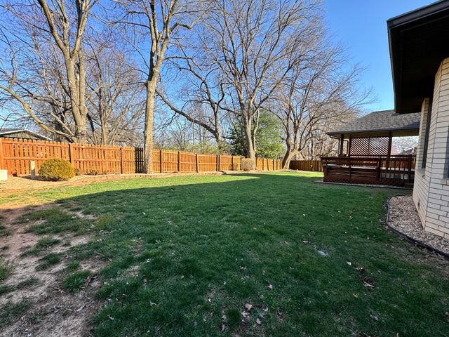 2524 S Overhill Avenue, Springfield, MO 65807