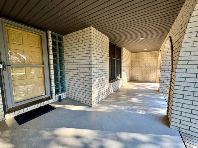 2524 S Overhill Avenue, Springfield, MO 65807