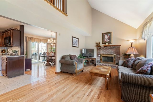33 Silver St, Taunton, MA 02780