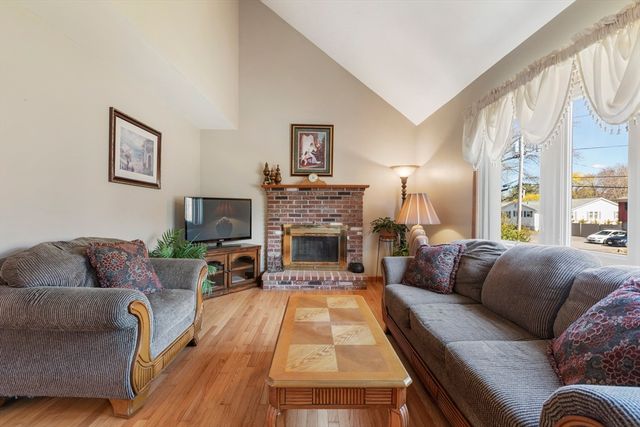33 Silver St, Taunton, MA 02780