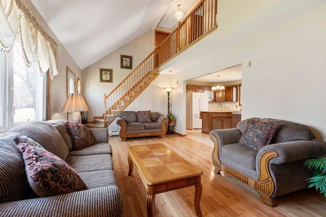 33 Silver St, Taunton, MA 02780