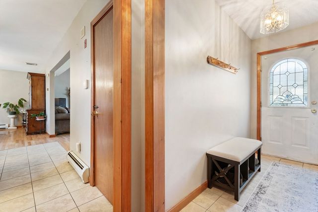 33 Silver St, Taunton, MA 02780