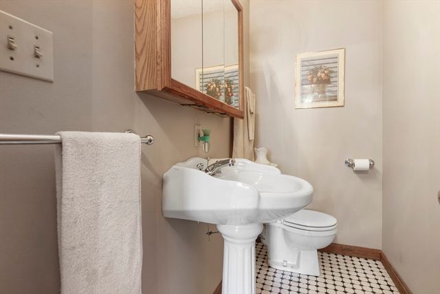 33 Silver St, Taunton, MA 02780