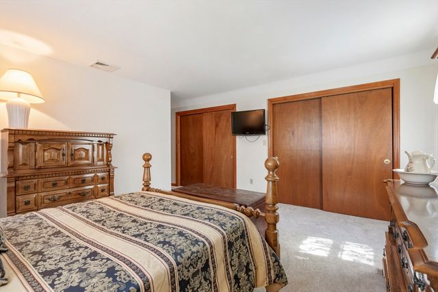 33 Silver St, Taunton, MA 02780