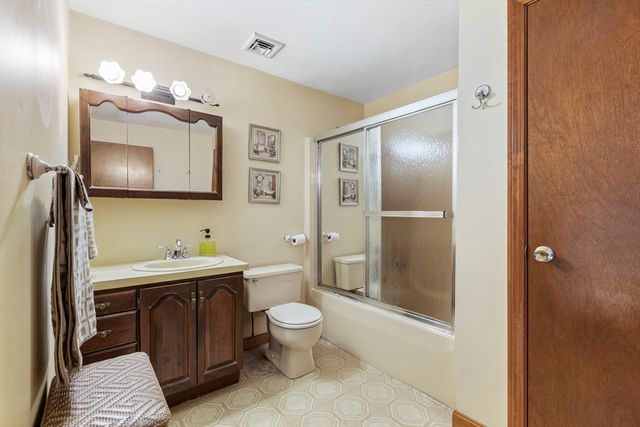 33 Silver St, Taunton, MA 02780