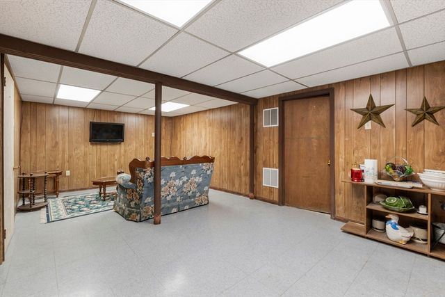33 Silver St, Taunton, MA 02780