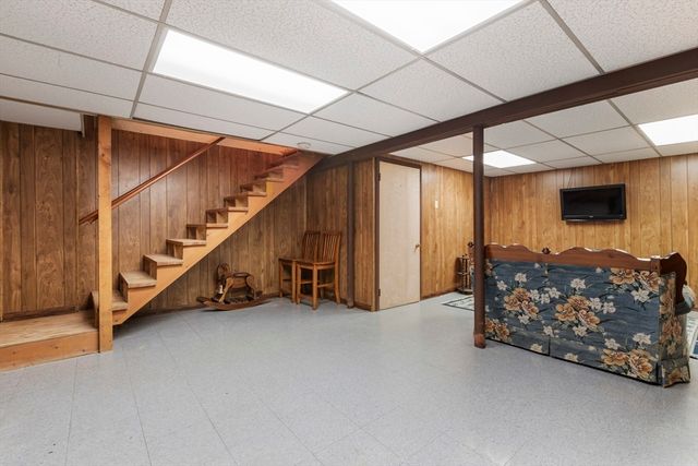 33 Silver St, Taunton, MA 02780