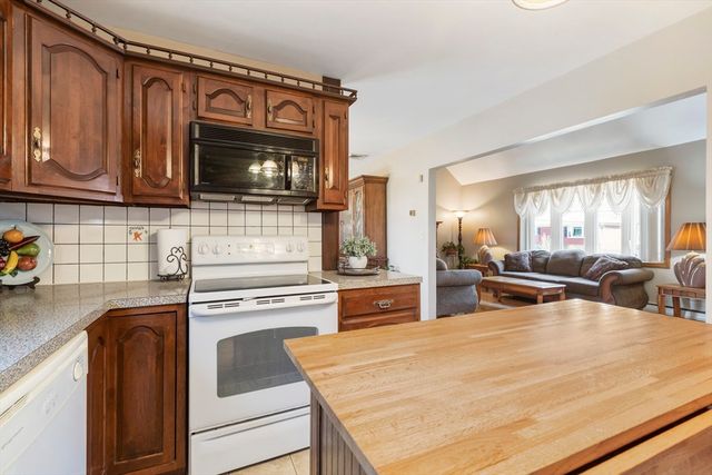 33 Silver St, Taunton, MA 02780