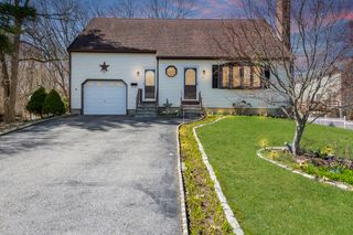 33 Silver St, Taunton, MA 02780