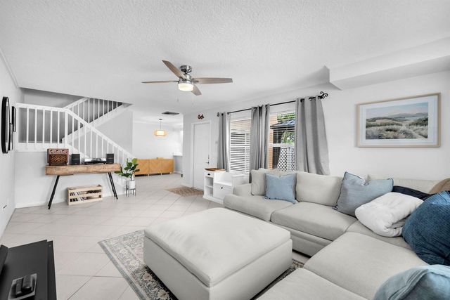 1805 Middleton Way, West Palm Beach, FL 33409
