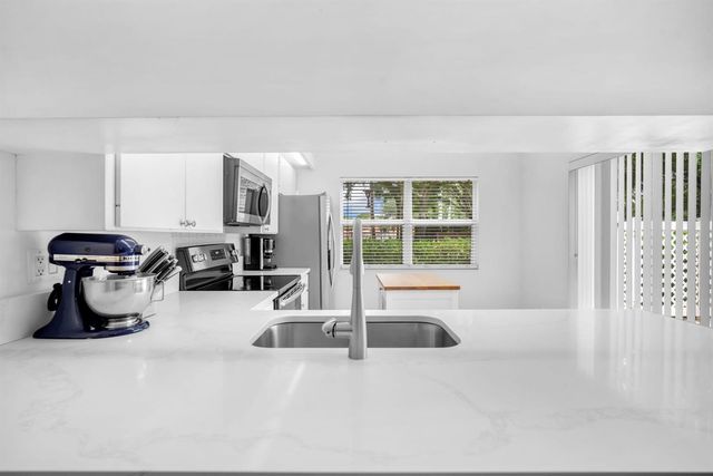 1805 Middleton Way, West Palm Beach, FL 33409