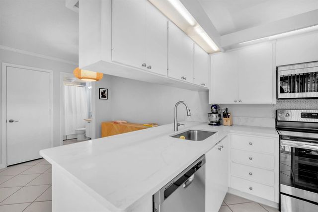 1805 Middleton Way, West Palm Beach, FL 33409