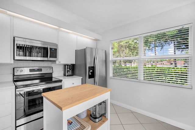 1805 Middleton Way, West Palm Beach, FL 33409