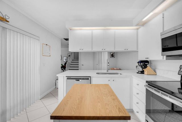 1805 Middleton Way, West Palm Beach, FL 33409