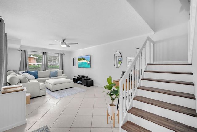 1805 Middleton Way, West Palm Beach, FL 33409