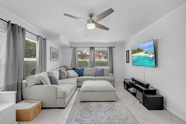 1805 Middleton Way, West Palm Beach, FL 33409