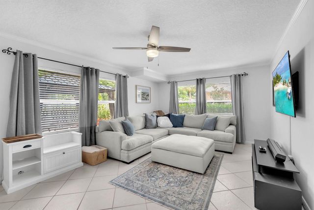 1805 Middleton Way, West Palm Beach, FL 33409