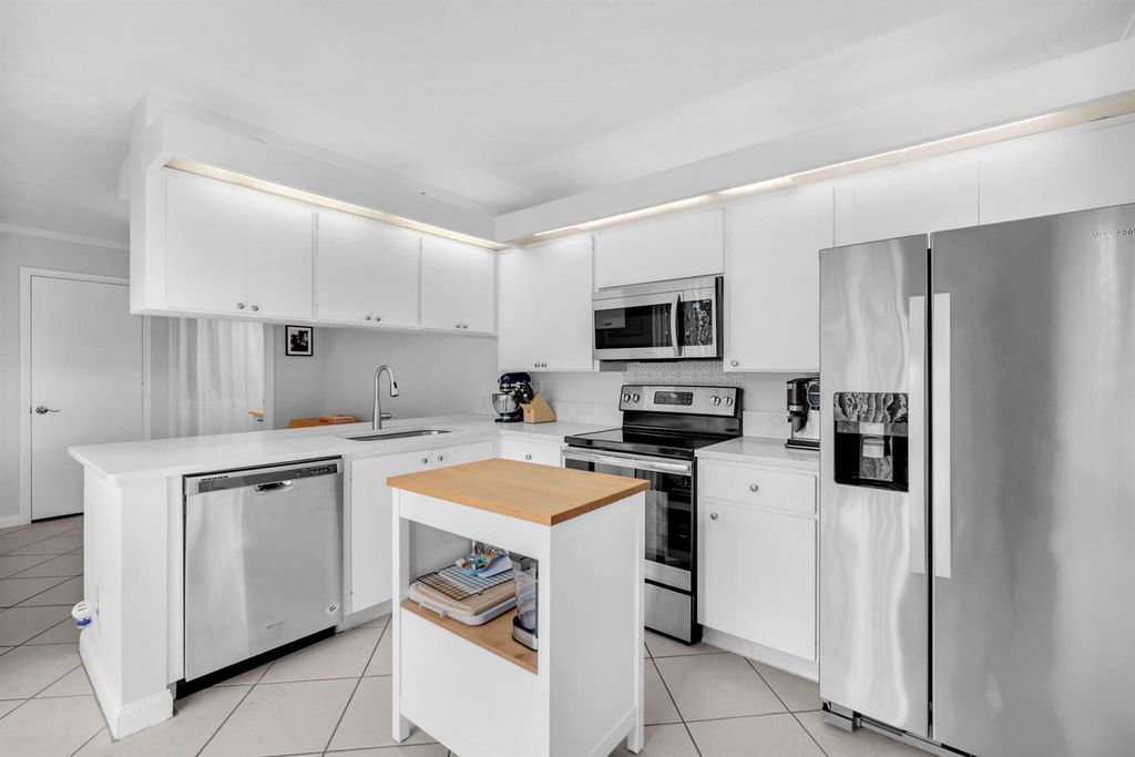 1805 Middleton Way, West Palm Beach, FL 33409