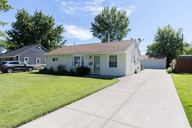 520 Ironwood Court, Elyria, OH 44035