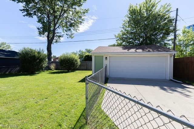 520 Ironwood Court, Elyria, OH 44035