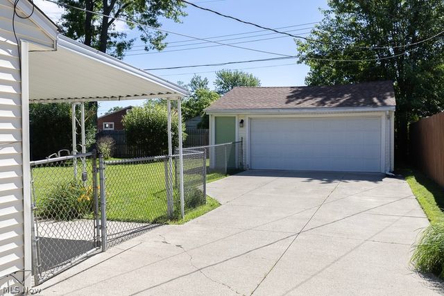 520 Ironwood Court, Elyria, OH 44035
