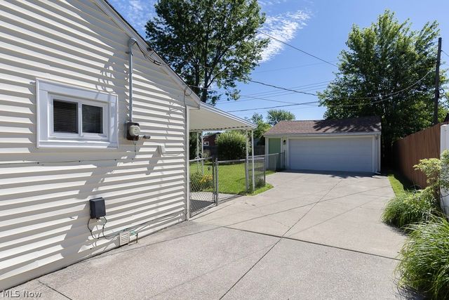 520 Ironwood Court, Elyria, OH 44035