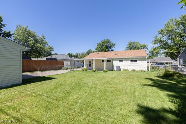 520 Ironwood Court, Elyria, OH 44035