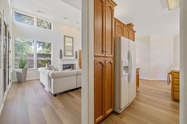 4025 W Hemlock Court, Visalia, CA 93277