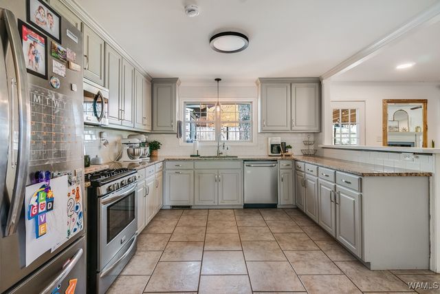 5328 Northwood Lake Dr W, Northport, AL 35473