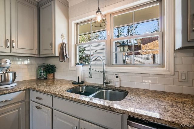 5328 Northwood Lake Dr W, Northport, AL 35473