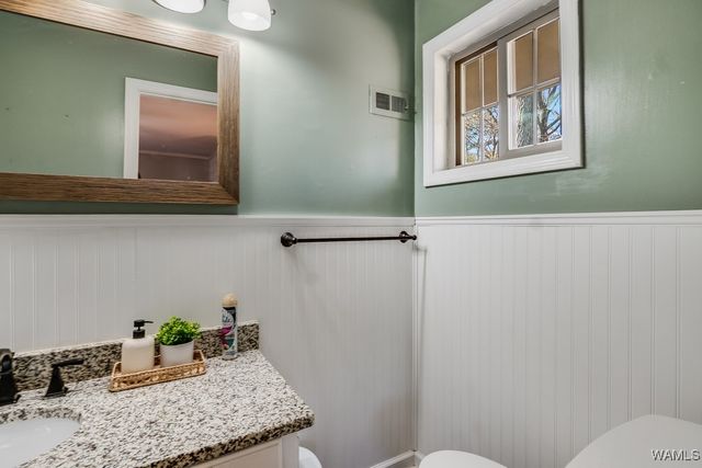 5328 Northwood Lake Dr W, Northport, AL 35473