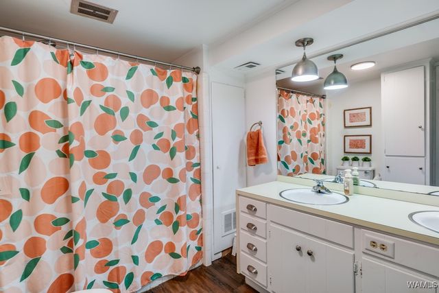 5328 Northwood Lake Dr W, Northport, AL 35473