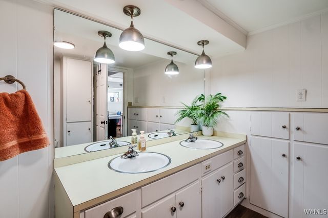 5328 Northwood Lake Dr W, Northport, AL 35473