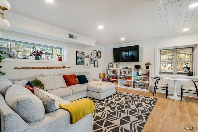 5328 Northwood Lake Dr W, Northport, AL 35473