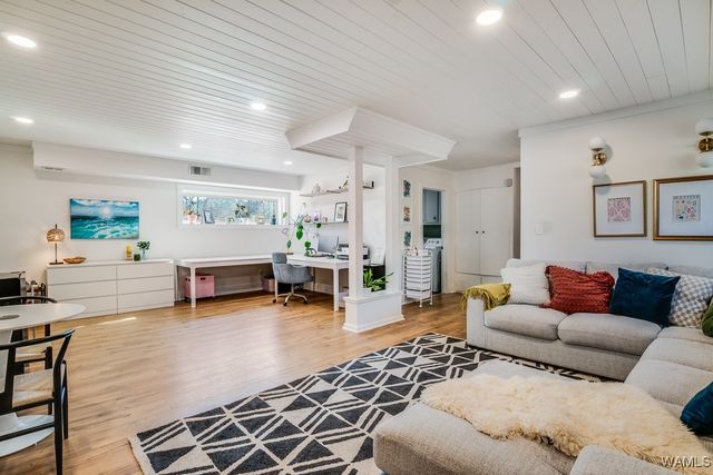 5328 Northwood Lake Dr W, Northport, AL 35473