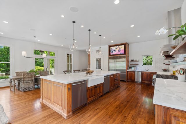1015 Clifton Ln, Nashville, TN 37204