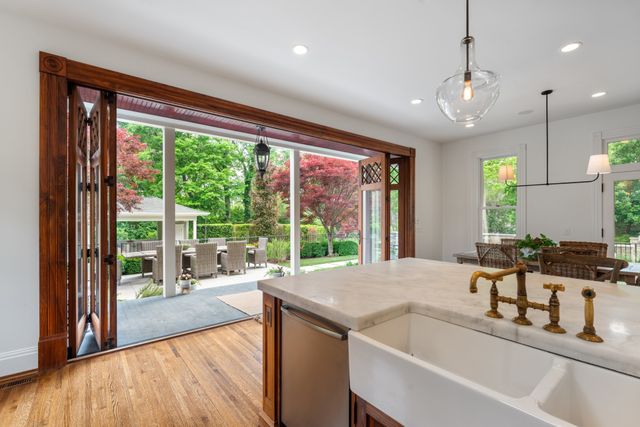 1015 Clifton Ln, Nashville, TN 37204