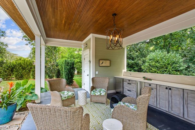 1015 Clifton Ln, Nashville, TN 37204
