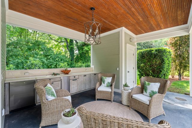 1015 Clifton Ln, Nashville, TN 37204
