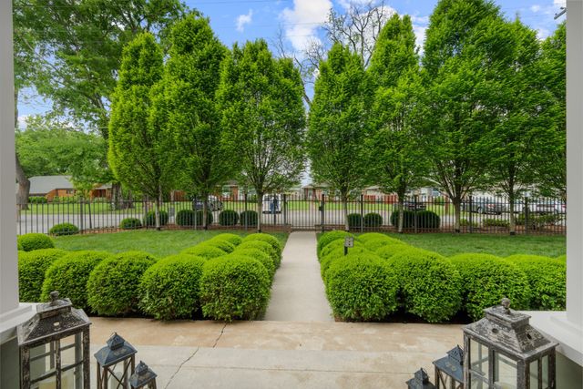 1015 Clifton Ln, Nashville, TN 37204