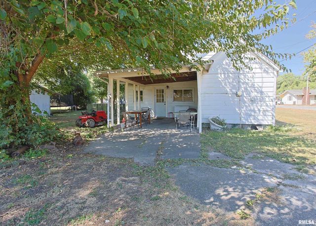 1020 N 16TH Street, Herrin, IL 62948