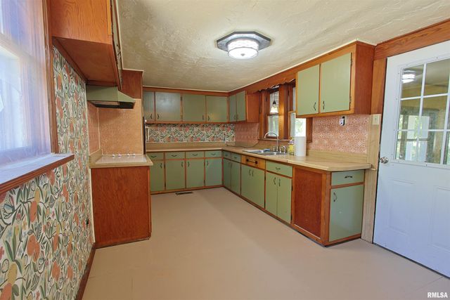 1020 N 16TH Street, Herrin, IL 62948